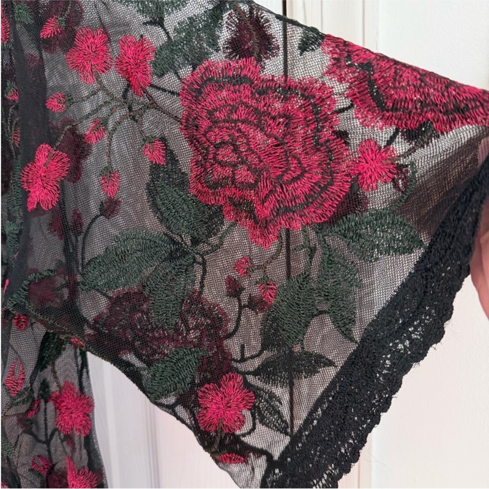 Lularoe S Embroidered Rose Chloe Kimono Black Lace Red Floral Kaftan Robe Duster - Picture 2 of 7